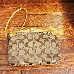 - COACH VINTAGE  WRISTLET IN Tan
